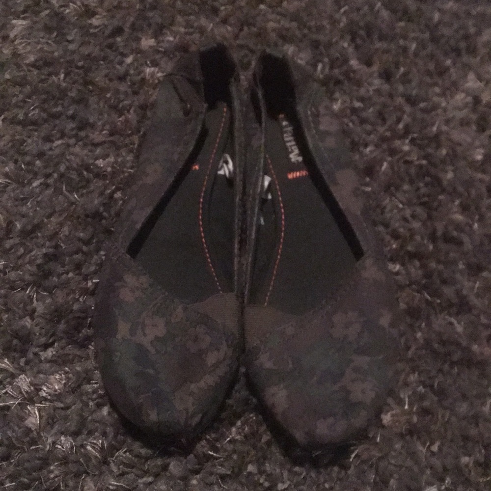 Mad Love Camo Floral Shoes - Size 10